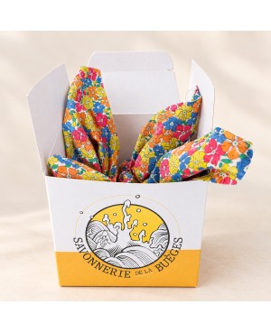 furoshiki : graines parfumées à l'ambre emballées dans du tissu Liberty