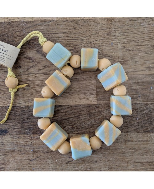 Bracelet de perles de savon de la savonnerie de la Buèges